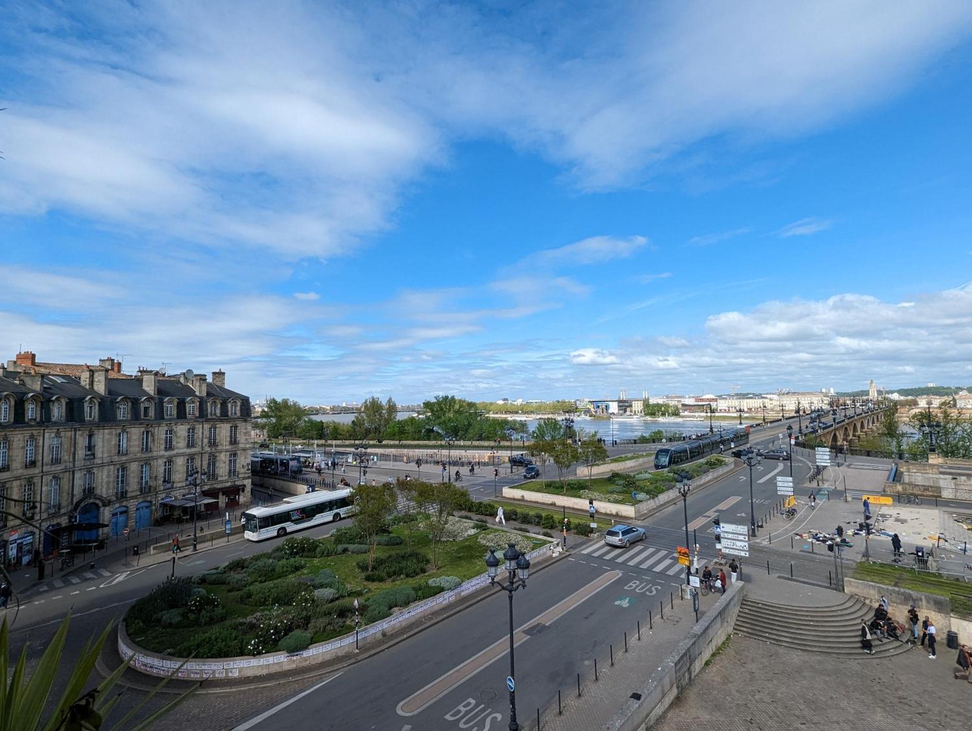 Appartement De Charme Sous Les Toits Avec Vue Sur La Garonne Μπορντό Εξωτερικό φωτογραφία