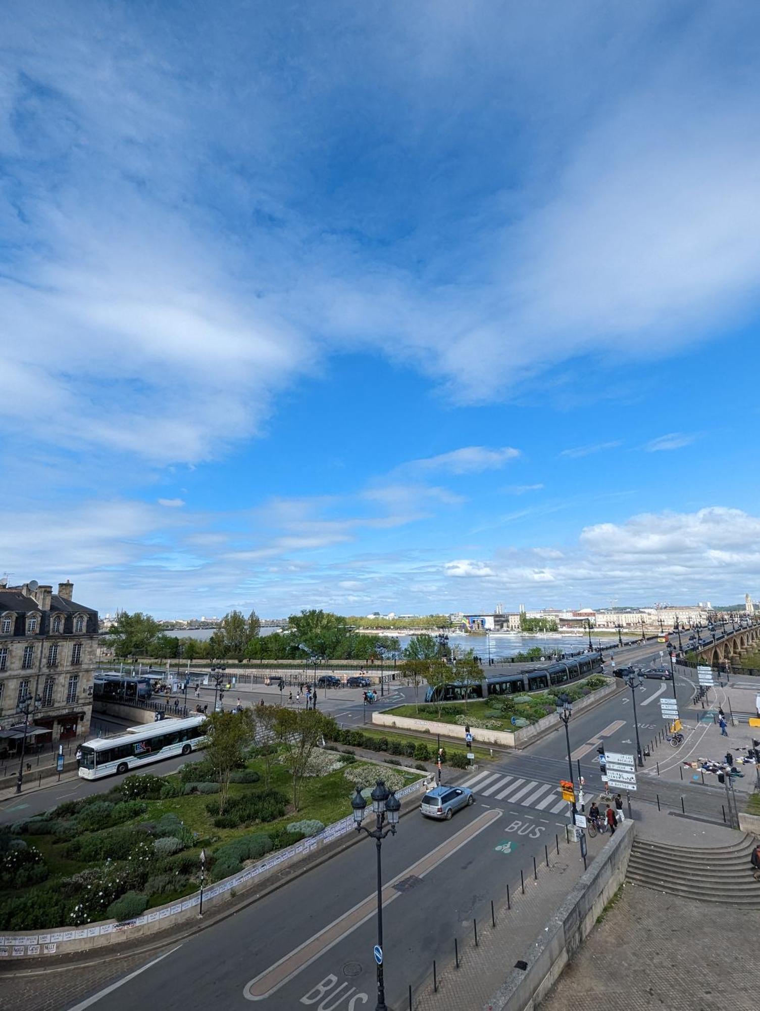 Appartement De Charme Sous Les Toits Avec Vue Sur La Garonne Μπορντό Εξωτερικό φωτογραφία